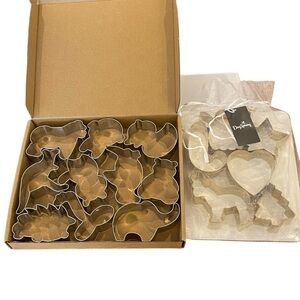 NEW COOKIE CUTTERS Bundle of 2 sets Mixed animals and Christmas themed